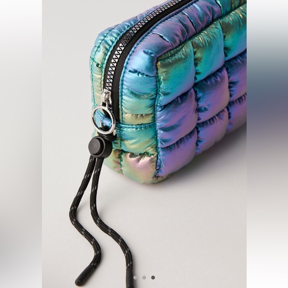 Free People Limited Edition Iridescent Mini Case - Picture 3 of 7